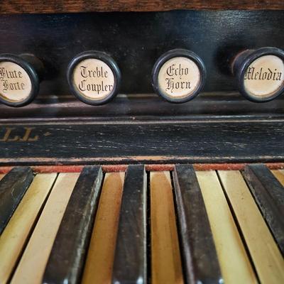 Antique Kimball Pump Organ.   (BO-JS)