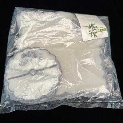 Brookstone Automatic Wine Opener, William Sonoma Appetizer Plates, & More Wine Acessories (K-KL)