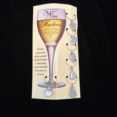 Brookstone Automatic Wine Opener, William Sonoma Appetizer Plates, & More Wine Acessories (K-KL)