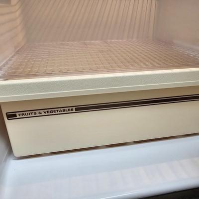 G.E. 10.6 Cubic Foot Refrigerator/Freezer  (BK-JS)