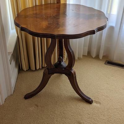 Sweet Mahogany Tripod Table