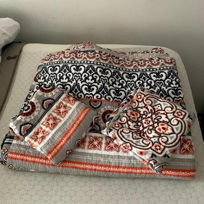 King sized quilt & shams