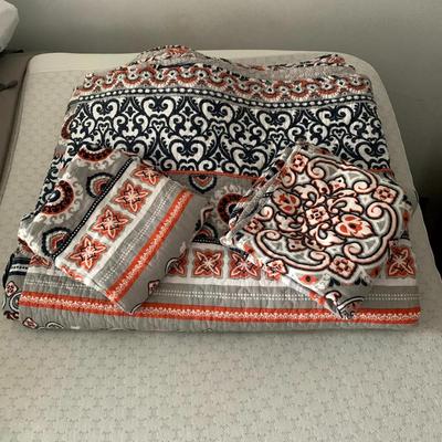 King sized quilt & shams