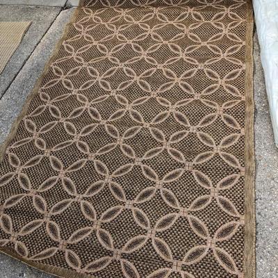 Like New 5x8 Outdoor Rug