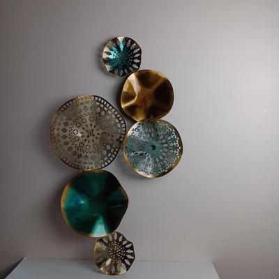 Round Metal DÃ©cor