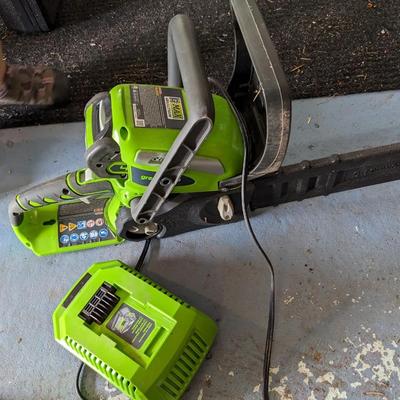 12" Greenworks 40V Battery Powered Saw