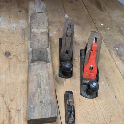 Lot of Varied Hand Sized Planers