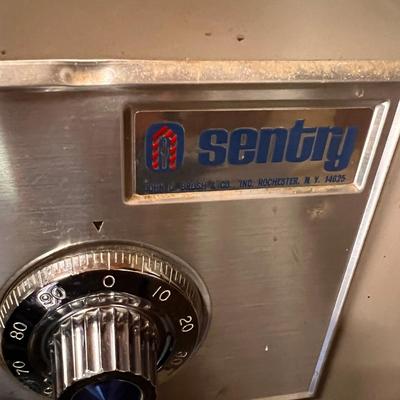Sentry Safe w Combination