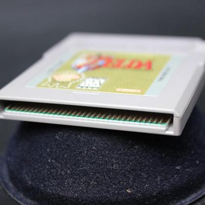 The Legend of Zelda Link's Awakening Nintendo Game Boy Video Game Cartridge