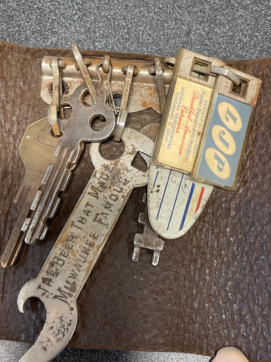 Vintage key holder | EstateSales.org