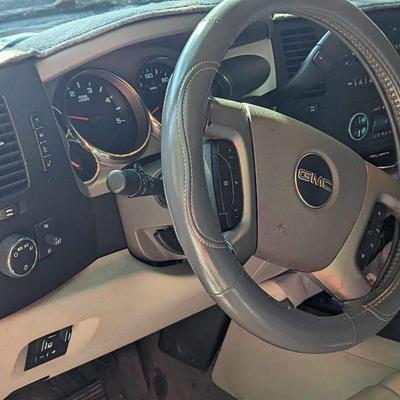 2007 GMC 25HD Crew Cab Pickup Truck with Topper