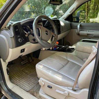 2007 GMC 25HD Crew Cab Pickup Truck with Topper