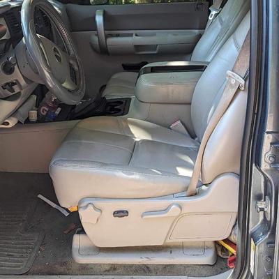 2007 GMC 25HD Crew Cab Pickup Truck with Topper