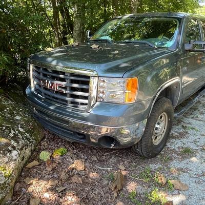 2007 GMC 25HD Crew Cab Pickup Truck with Topper