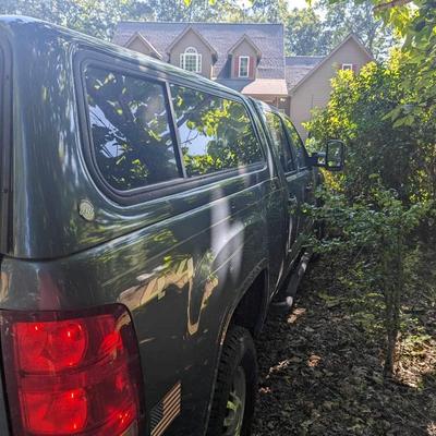 2007 GMC 25HD Crew Cab Pickup Truck with Topper