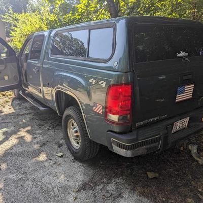 2007 GMC 25HD Crew Cab Pickup Truck with Topper