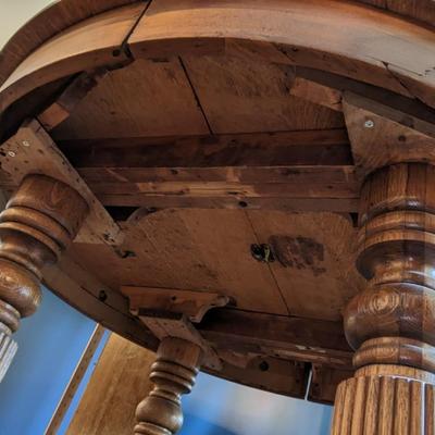Solid Oak Dining Table (2 leaves) and 4 Chairs