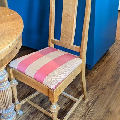 Solid Oak Dining Table (2 leaves) and 4 Chairs