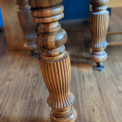 Solid Oak Dining Table (2 leaves) and 4 Chairs