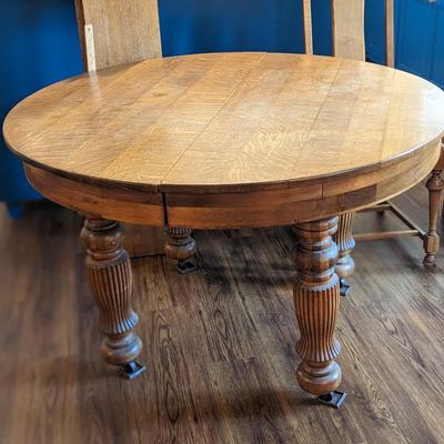 Solid Oak Dining Table (2 leaves) and 4 Chairs