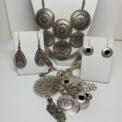 LOT 22: Silver Tone Hammered Metal Bib Style Necklace & More