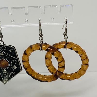 LOT 24: Tribal Style Necklace & Earring Set, Silver Tone/Brown Link Necklace & Earring Set & More