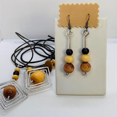 LOT 38: Hand Crafted Collection: Necklace, Bracelet, Earrings
