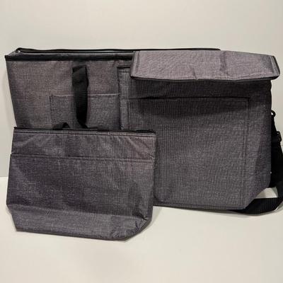 LOT 68: Thirty-One Collection: Picinic Thermal & More