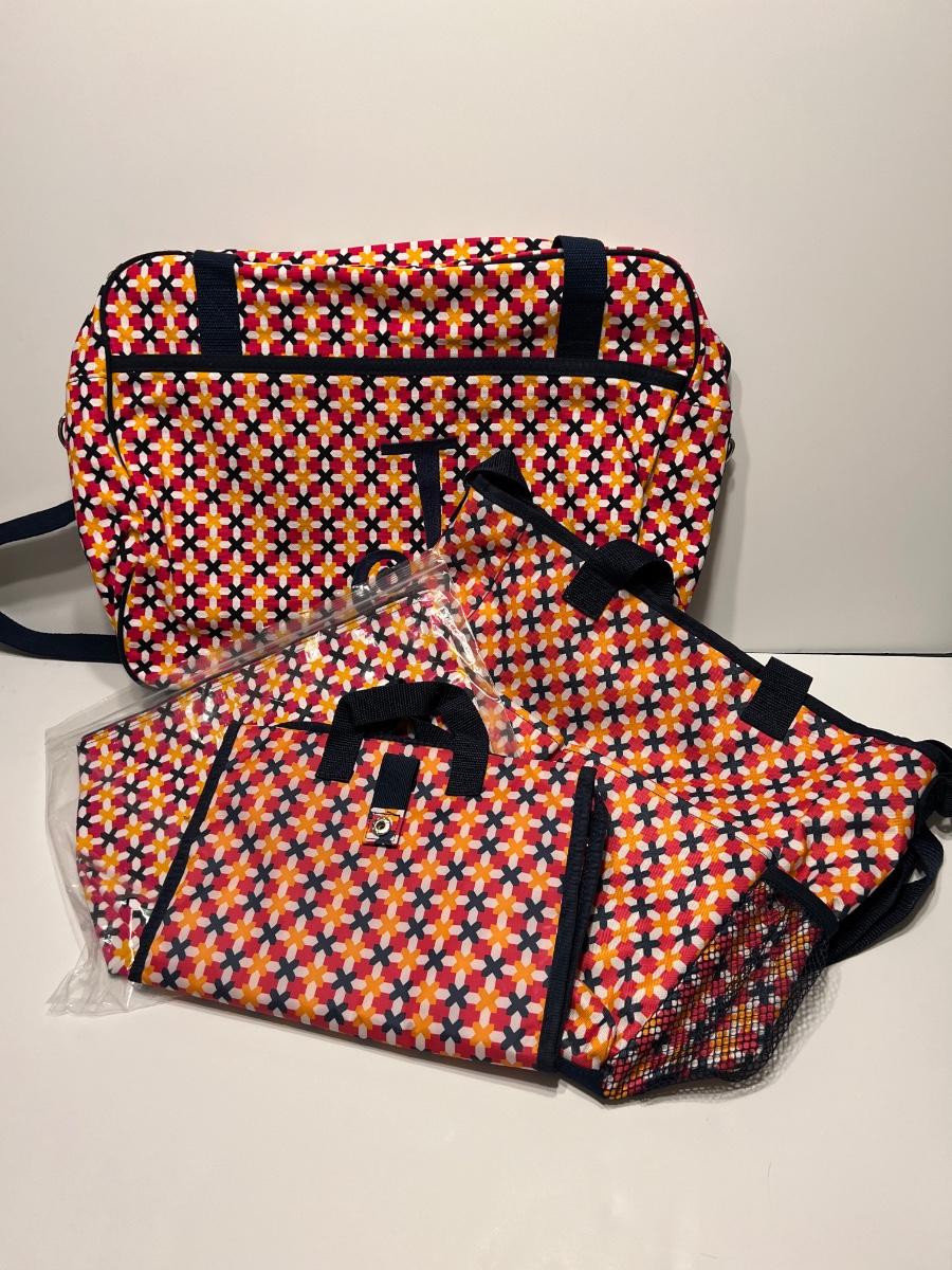 LOT 74 ThirtyOne Collection Away for the Weekender, Zipper Pouch