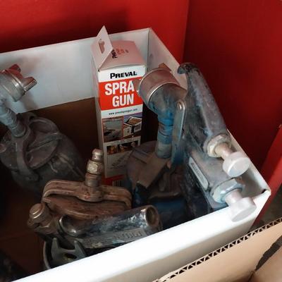 MULTIPLE SPRAY GUNS AND PAINTING SUPPLES