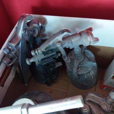 MULTIPLE SPRAY GUNS AND PAINTING SUPPLES