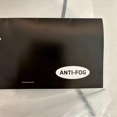 Assortment of Face Masks incl. Two Respirators, & Portable UV Sterilizer  (M-KL)