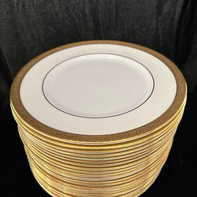 Buckingham â€˜Mintonâ€™ Fine Bone China Five Place Setting (DR-KL)
