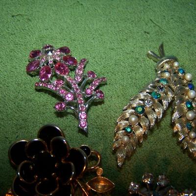 LOT 12 GREAT AS IS VINTAGE PIN LOT 22 PCS