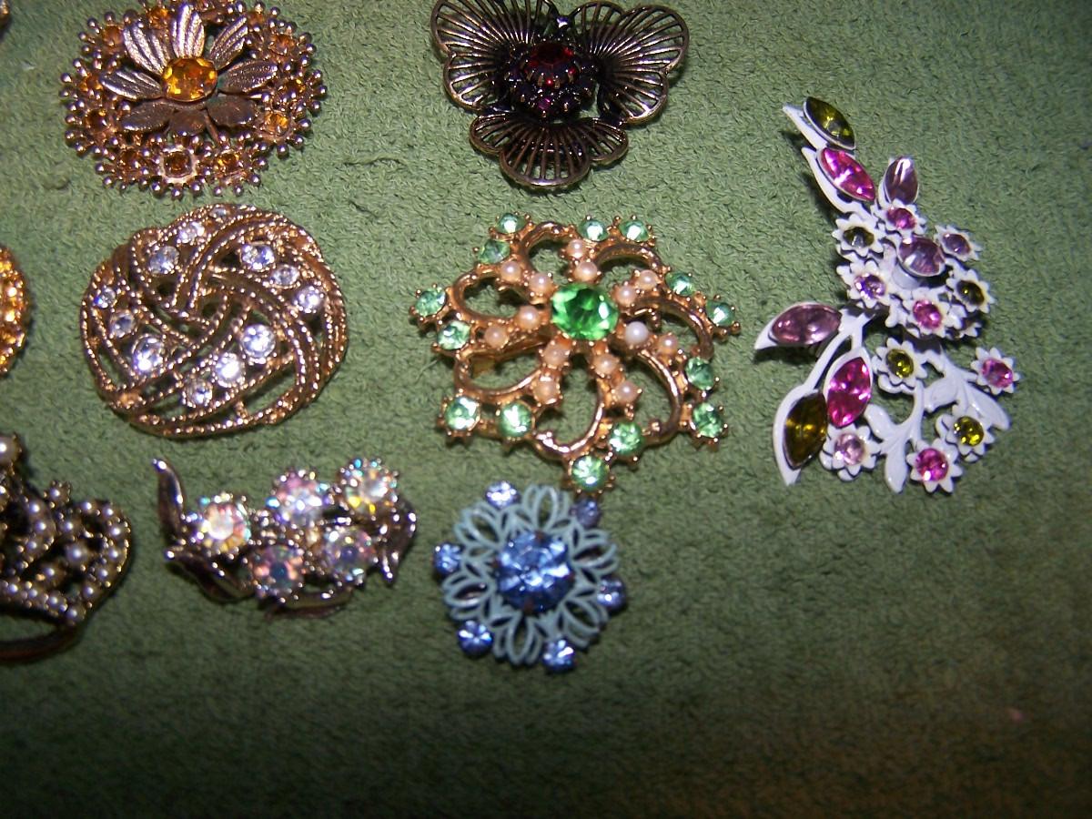 LOT 15 PRETTY VINTAGE RHINESTONE PINS