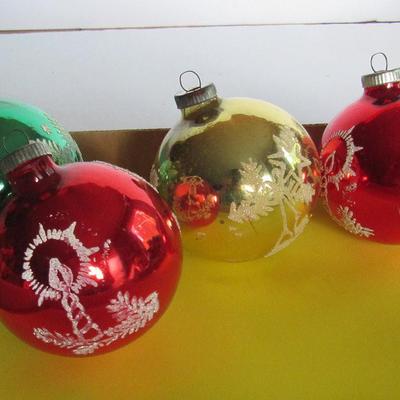 Lot 654:  Nice Lot of 4 Early West Germany Ball Ornaments