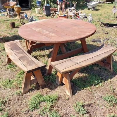 ROUND WOODEN PICNIC TABLE W/3 BENCHES