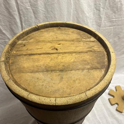 Antique Primitive Large Old Banded Wood Slat Butter Milk Churn With Dasher & Lid (BO-MG)
