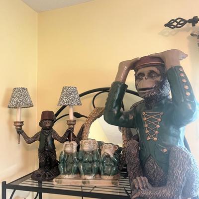 Dezine Bellhop Monkey Lamp Stand, Lamp & More (O-MG)