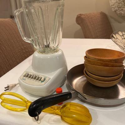 Kitchen blender pan wood bowls