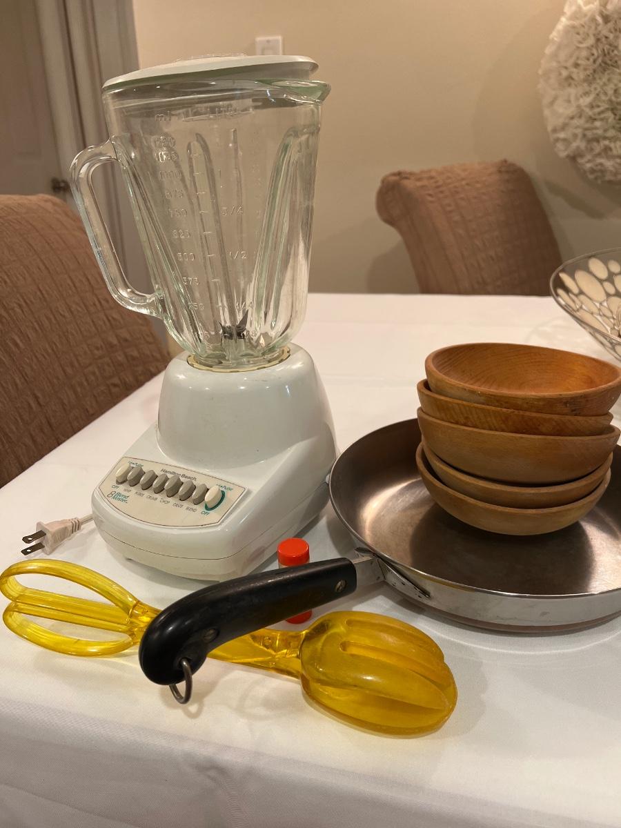 Kitchen blender pan wood bowls