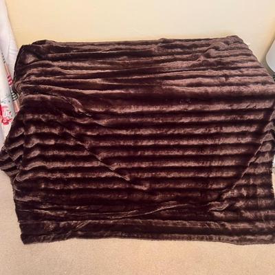 Selection of Throw Blankets (BR1-MG)