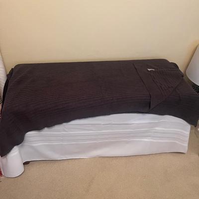 Selection of Throw Blankets (BR1-MG)