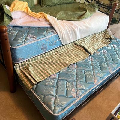 Daybed With Trundle Bed Underneath (O-MG)