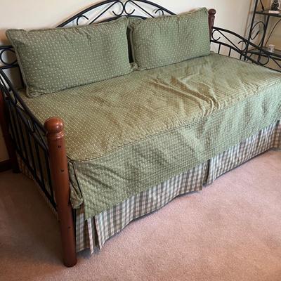 Daybed With Trundle Bed Underneath (O-MG)