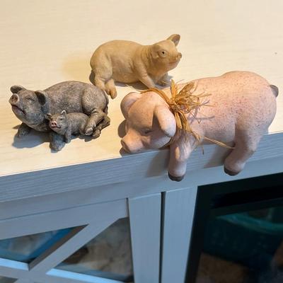 3 little glass resin pigs