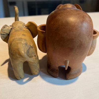 Elephants figures toothpick holder
