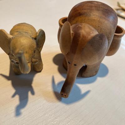 Elephants figures toothpick holder