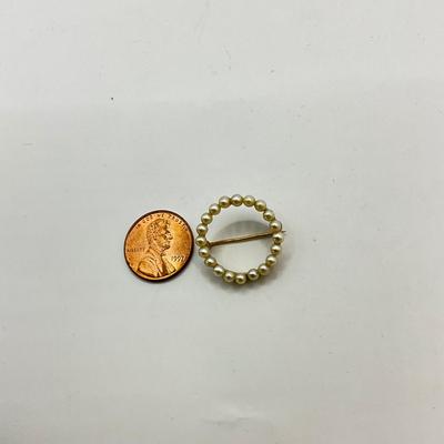 806 14k Yellow Gold Seed Pearl Pin with Enamel Flower 14k Yellow Gold Earrings