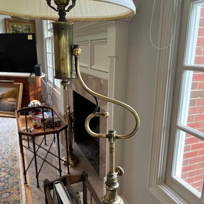 TRADITIONAL STYLE BRASS FLOOR LAMP